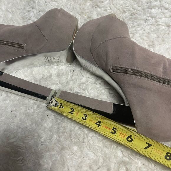 Beau +Ashe synthetic suede taupe ankle straps  heels silver tone accent SZ8 - Picture 7 of 13